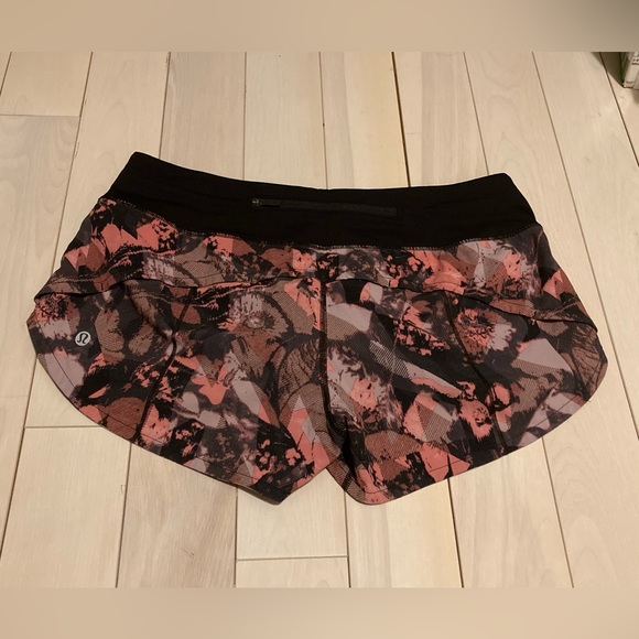 Lululemon Speed Up Short 2.5"
Translucence Alpine White Multi / Black - Picture 5 of 11